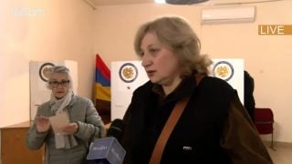 Կարճիկյանից բերել-հասցրել են այստեղ, 9-րդ դպրոցը մոտ, ռուսականը` մոտ, այստեղ են բերել. ընտրող