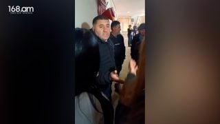 14/28 տեղամասում անհայտ անձը վաղ առավոտից ուղղորդում է ընտրողներին