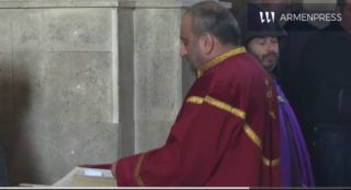 Նիկոլ Փաշինյանի պատվերով մատուցվող պատարագին մասնակցում է նաև Մասյացոտն թեմի առաջնորդ Գևորգ սրբազանը