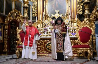 Հռոմի պապը Թուրքիա այցի վերջին օրն աղոթել է Հայ եկեղեցում և ողջույններ փոխանցել Կաթողիկոսին