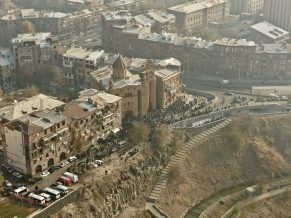 Որքան մարդ էր ներկա Փաշինյանի մասնակցությամբ պատարագին