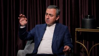 Ուրեմն լսի՛, Գռզո՛, ամենավերջին սրիկան դու ես ու քո նմանները, ովքեր Արցախը ծախեցին, հիմա էլ տղերքի արյան վրա փող են աշխատում. Իշխան Սաղաթելյան