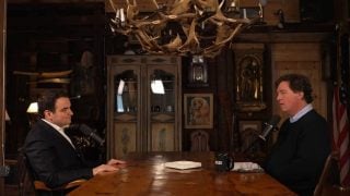 Զելենսկին օգտագործում է գաղտնի ոստիկանությունը՝ Ուկրաինայում ավանդական քրիստոնեությունը վերացնելու համար. Թաքեր Կարլսոն