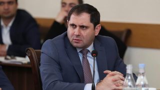 Սուրեն Պապիկյանի պարզ թվաբանության դեմ՝ նաև պարզ տրամաբանությամբ. Ո՞ւմ միջոցով է իշխանությունը լավություն անում մայրերին