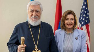 «Արամ Առաջին Վեհափառին բա՞ն կառաջարկեն Նիկեայում, թե՞ կփորձեն պատասխան լսել այն առաջարկի, որ նրան օրեր առաջ արել է Նենսի Փելոսին». Հակոբ Բադալյան