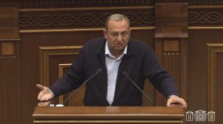 Սուրճի բաժակ եք նայում, մինչև ելույթ ունենալը, գոնե տեքստին ծանոթացեք. Արծվիկ Մինասյանը՝ ՔՊ-ականներին