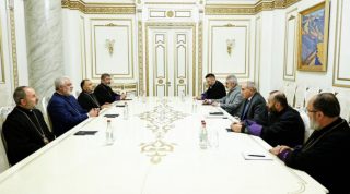 Փաշինյանի քայլը, որը Բաքուն չի կարող անտեսել. ադրբեջանական լրատվամիջոցն արձագանքել է Արցախի թեմի առաջնորդի՝ Նիկոլ Փաշինյանի հետ հանդիպման մասնակցելը