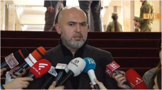 Մեկը չկա՞՝ ասի՝ տիկի՛ն կամ պարոն դեսպան, այստեղ քաղբանտարկյալներ կան. իրենք շարունակելու են խուլ ու համր ձևանալ. Արմեն Աշոտյան