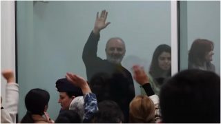 Ուժե’ղ մնացեք, ձեր սկզբունքներից մի քայլ անգամ ետ չդնեք. Սրբազանը` աջակիցներին