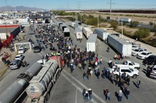 Հարյուրավոր մեքսիկացի ֆերմերներ փակել են ԱՄՆ սահմանային կամուրջը