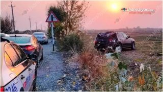 Արմավիրում «Toyota»-ն դուրս է եկել երթևեկելի գոտուց, բախվել բետոնե սյանը և հայտնվել դաշտում․ կան տուժածներ