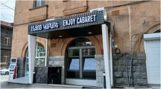 Վեճ՝ Երևանում․ բժիշկները պայքարում են «Էնջոյ կաբառե» բարից հոսապիտալացված տղամարդու կյանքի համար