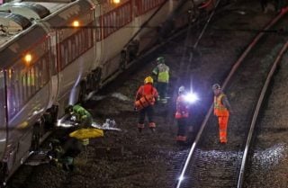 Անգլիայում հանցագործները դանակներով հարձակվել են գնացքի ուղևորների վրա. տասը մարդ վիրավոր է