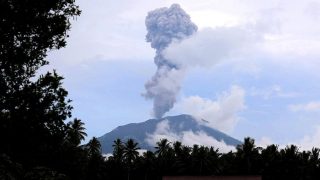 Ինդոնեզիայում հրաբխի ժայթքման հետևանքով մոտ հազար մարդ են տարհանել