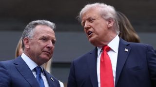 Թրամփը մեկնաբանել է Ուշակովի, Ուիթքոֆի և Դմիտրիևի զրույցների գաղտնալսումը