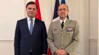 Ֆրանսիայում ՀՀ դեսպանն ու Ֆրանսիայի նախագահի ռազմական գծով խորհրդականը քննարկել են պաշտպանական համագործակցությանն առնչվող հարցեր