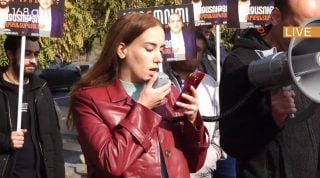 Ընթերցվում է քաղբանտարկյալ Նարեկ Սամսոնյանի կնոջ՝ Լուսինե Առաքելյանի ուղերձը՝ ԱՄՆ դեսպանին