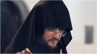 «Դուք ուրացել եք ոչ միայն մեր Սուրբ հայրերի ավանդը, այլ նաև նահատակված հայորդիների արյունը. դուք նմանվել եք առաջին կրակված փամփուշտից փախչող վախկոտների». Հայր Մաղաքիա Տեր-Մկրտչյան