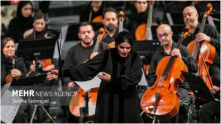 Իրանում կին-դիրիժորի ղեկավարած նվագախումբը կատարել է Արամ Խաչատրյանի «Սուսերով պարը»