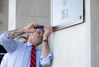 Պենտագոնը վերանվանվել է Պատերազմի նախարարության