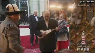 Պուտինը Բիշքեկում կոմուզ է նվագել