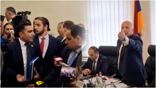 Սա խուլիգանություն է. Մեսրոպյանի նյարդերը տեղի տվեցին` Պետրոսյանին ուղղվող հարցերից