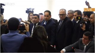 Ռոմանոս Պետրոսյանի մուտքից հետո իրավիճակը լարվեց. Մեսրոպյանը ոստիկանների հրավիրեց