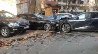 Մամիկոնյանց փողոցում բախվել են «Changan»-ը և «Nissan Rogue»-ը, այնուհետև «Changan»-ը բախվել է կայանված «BMW»-ին․ կա վիրավոր