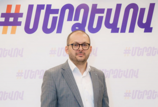 Որևէ փաստական հանգամանք չի ներկայացվել, որ Ռուբեն Մխիթարյանը որոշակի բռնnւթյանը նմանվող գործողություններից հետո է տեսախցիկների առջև ձեռքերը վերև պարզել. փաստաբան