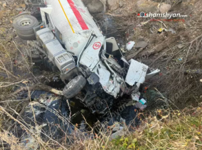 Լոռու մարզում 20 տոննա հեղուկ գազ տեղափոխող բեռնատարը բшխվել է երկաթե արգելապատնեշներին և կողաշրջված հայտնվել Մարց գետում․ կա վիրшվոր