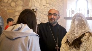 Մենք կտրում ենք մեր արմատները, ծառը՝ առանց արմատների, դատապարտված է չորանալու Մենք կտրում ենք մեր արմատները, ծառը՝ առանց արմատների, դատապարտված է չորանալու