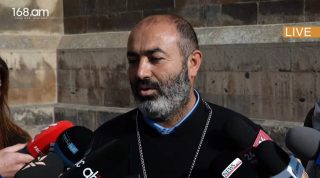 Որևէ դրածոյի չենք ենթարկվելու. Փաշինյանի մոտ գնացել էին նրա իսկ ասած վատ եկեղեցականները. Տեր Վրթանես