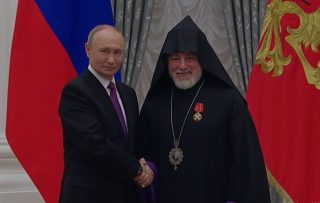 ՌԴ նախագահն Ալեքսանդր Նևսկու շքանշան է շնորհել Եզրաս արքեպիսկոպոս Ներսիսյանին