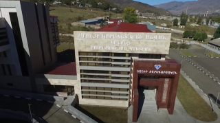 Կարապետյանների ընտանիքի և անձամբ ազգային բարերար Սամվել Կարապետյանի ներդրումներով է կառուցվել Լոռու մարզի ամենամեծ ծննդատունը