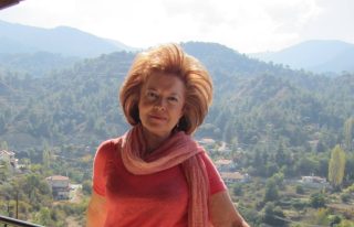 Մայր Աթոռը գրոհելը յայտնապէս ՀՀ իշխանութեանց օրակարգին մէջ է եւ ԱՍՏՈՒԱԾ ՄԻ՛ ԱՐԱՍՑԷ որ նման բան իրօք կատարուի, յայնժամ ՄԱՅՐ ԱԹՈՌԸ կը դառնայ քաղաքական թատերաբեմ, անկանխատեսելի հետեւանքներով եւ ԱԶԳԱՅԻՆ ՄԵԾ ԽԱՅՏԱՌԱԿՈՒԹԵԱՄԲ. Երան Կոյումջյան