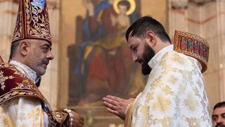 «Նույնիսկ եթե ես պատարագ մատուցեի՝ միանշանակ Վեհափառի անունը հնչեցնելու էի, թեմից որևէ մեկն այդ պատարագին չի մասնակցելու՝ ո՛չ դպիր, ո՛չ սարկավագ». Տեր Գառնիկ քահանա Ավոյան