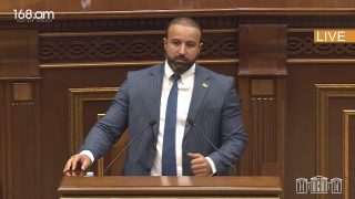 Հայկ Սարգսյանը «նեղացավ», որ չծխող զինծառայողներին ավելի շուտ զորացրելու իր առաջարկը չընդունվեց