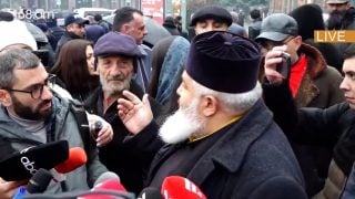 «Լևի» գնացե՞լ ես, կնոջդ դավաճանե՞լ ես, սադրիչ հարցեր մի տվեք. Տեր Նշանը՝ ՔՊ-ական լրագրողին