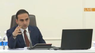 Պարո՛ն Հակոբան, դուք ձեր քուչում չեք, զուսպ եղեք. Ավինյանը զայրացավ