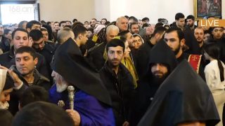 Մայր աթոռում տարվա վերջին պատարագին ներկա է նաև Վեհափառը,  քաղաքացիները նրանից օրհնանք են ստացել