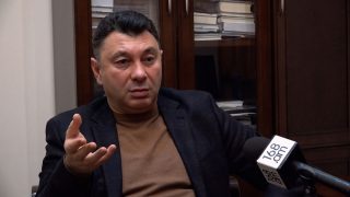 Նիկո՛լ Փաշինյան, բա մեկ օր առաջ ասում էիր` չես հայտարարի պատարագ գնալուդ վայրը.  ի՞նչ փոխվեց, 9-11 են զանգե՞լ ու կանչել քե՞զ. Շարմազանով