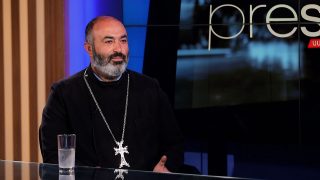 «Եթե կա մեկը, որ եկեղեցու ունեցվածքը, գանձերը մատնել է կորստյան, Փաշինյանն է. հո թափառախո՞ւմբ չենք, վեշ-մեշոկը վերցնենք ու տեղափոխվենք». Տեր Վրթանես քահանա Բաղալյան