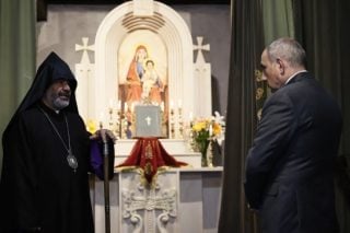 Նորմա՞լ է, որ Վազգեն արքեպիսկոպոս Միրզախանյանը լքել է իր ծառայության վայրն ու Հայաստանում սկսել է պատարագների մասնակցել. Մայր Աթոռը չի մեկնաբանում