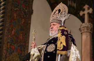 ԱՄՆ Արևելյան Հայոց թեմը Մայր Աթոռի ու Վեհափառի կողքին է. թեմ