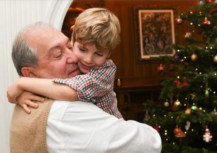 Վաղվա հանդեպ հույսով ու հավատով դիմավորենք Նոր տարին․ Արմեն Սարգսյան