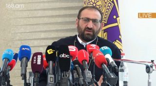 Կաթողիկոսի՝ երեխա ունենալու մասին հարցը գռեհիկ հարց է. հաջորդ անգամ ես էլ հարց կտամ, որը դուր չի գա. Արշակ սրբազան