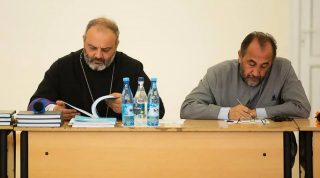 «Խնդրում և առաջարկում ենք Վեհափառ Հայրապետին». Միքայել արք․ Աջապահյանի և Բագրատ արք․ Գալստանյանի նոյեմբերի 30-ի հայտարարությունը