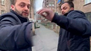 Քննիչը հարվածում է լրագրողի տեսախցիկին ու աչքի ընկնում լկտի խոսույթով