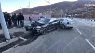 Լոռիում բախվել են 2 «Opel Astra», որոնցից մեկն այնուհետև բախվել է երկաթե էլեկտրասյանը․ կան տուժածներ