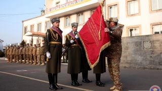 Տարածքային պաշտպանության զորքերի հրամանատարությանը մարտական դրոշ է հանձնվել